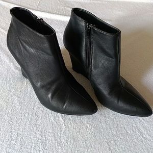 Black heel faux-leather bootie by Forever 21